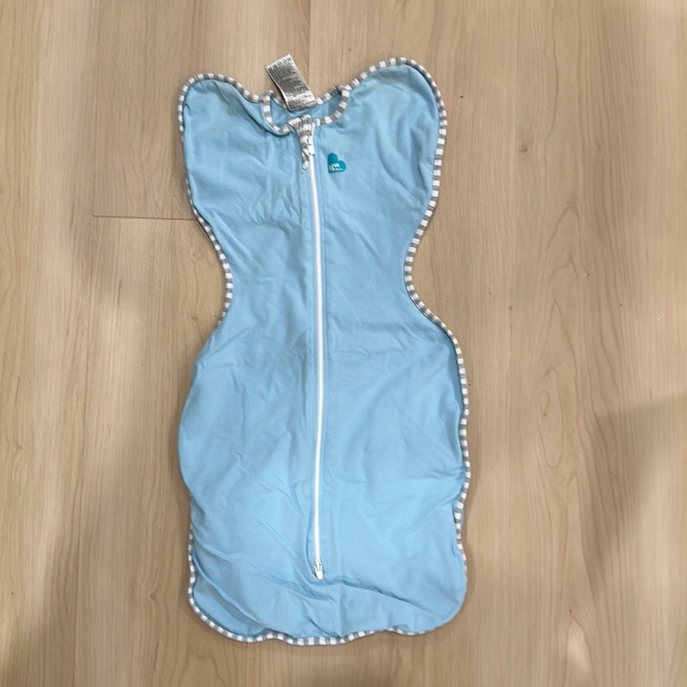 Love to dream blue swaddle size med (13-19lbs)